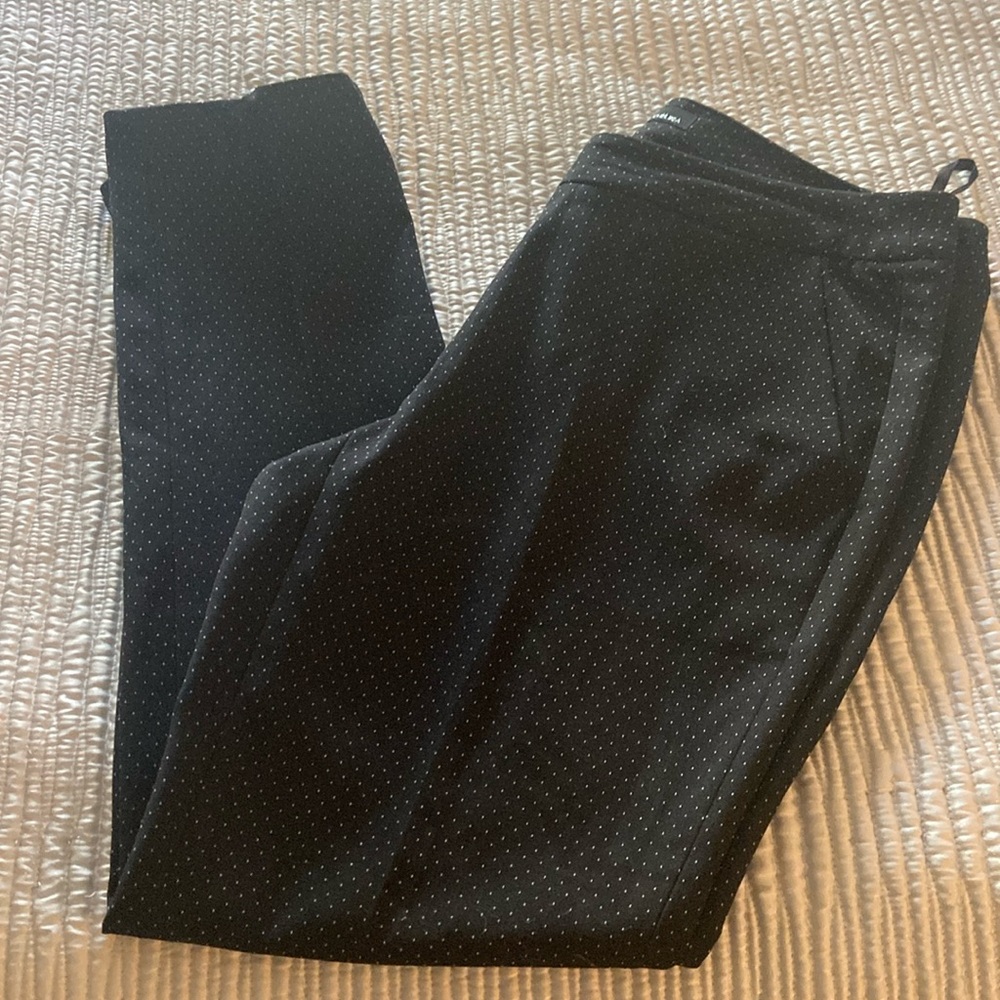 Amanda + Chelsea cropped pants size 4 black with white dots EUC